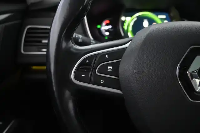 Valkoinen Sedan, Renault Talisman – KSV-184