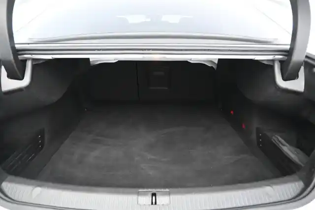 Valkoinen Sedan, Renault Talisman – KSV-184