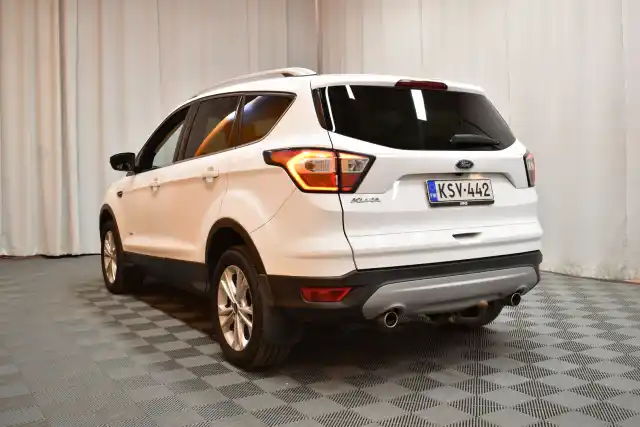 Valkoinen Maastoauto, Ford Kuga – KSV-442