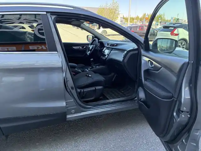 Harmaa Maastoauto, Nissan Qashqai – KSV-637