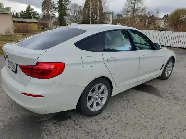 Valkoinen Sedan, BMW 318 Gran Turismo – KSZ-260