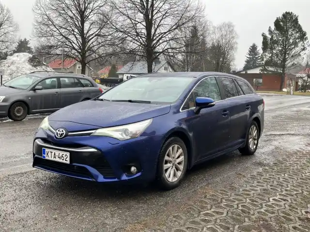 Sininen Farmari, Toyota Avensis – KTA-462