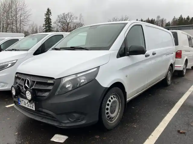 Valkoinen Pakettiauto, Mercedes-Benz Vito – KTA-532