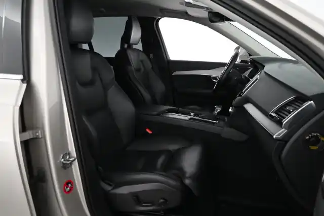 Beige Maastoauto, Volvo XC90 – KTA-969