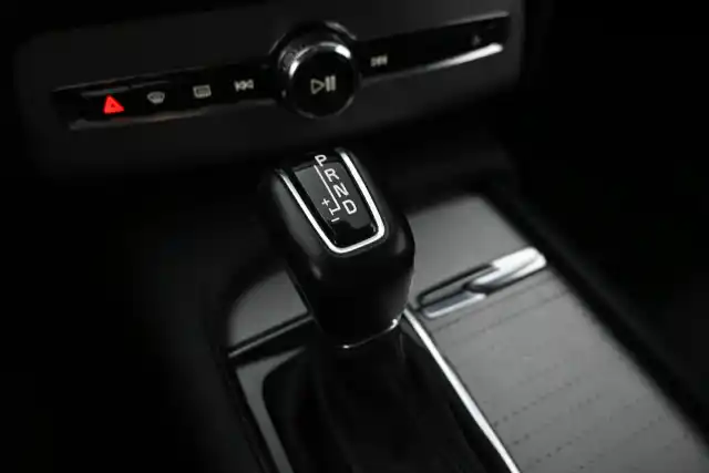 Beige Maastoauto, Volvo XC90 – KTA-969
