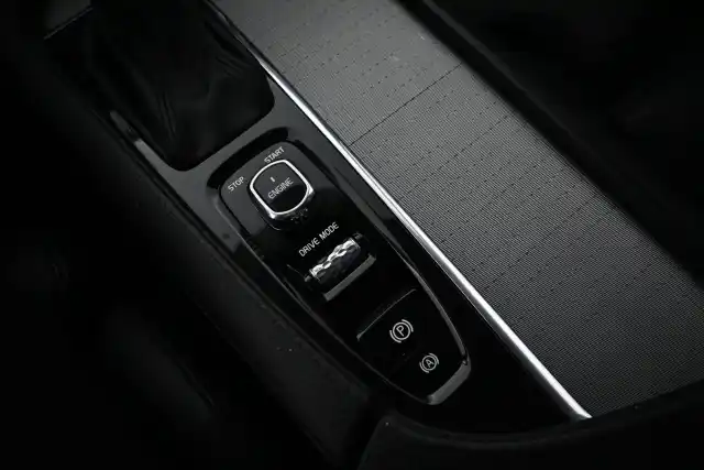 Beige Maastoauto, Volvo XC90 – KTA-969