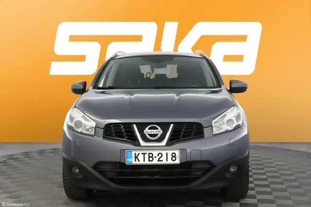 Sininen Maastoauto, Nissan Qashqai+2 – KTB-218