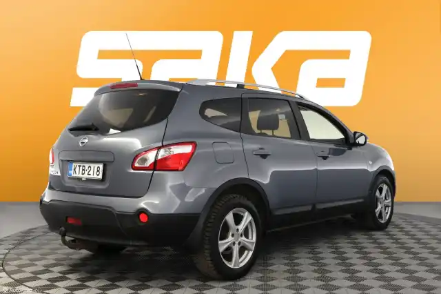 Sininen Maastoauto, Nissan Qashqai+2 – KTB-218