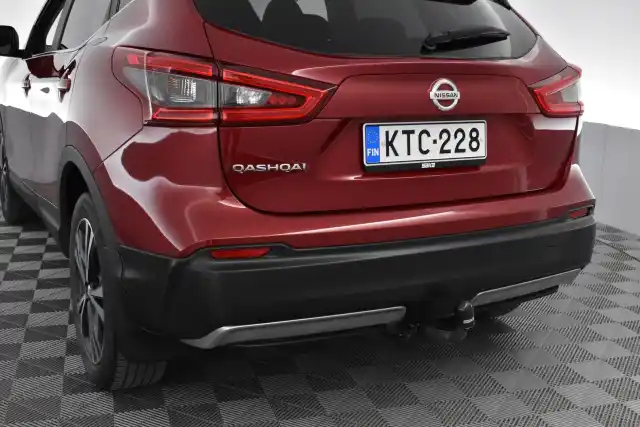 Punainen Maastoauto, Nissan Qashqai – KTC-228