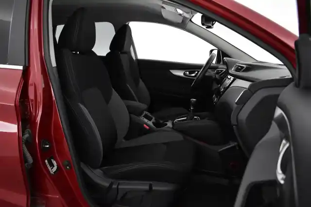Punainen Maastoauto, Nissan Qashqai – KTC-228
