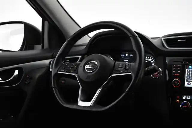 Punainen Maastoauto, Nissan Qashqai – KTC-228