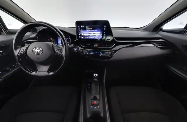 Punainen Maastoauto, Toyota C-HR – KTE-553