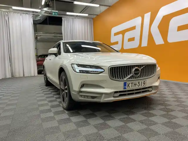 Valkoinen Farmari, Volvo V90 Cross Country – KTH-319