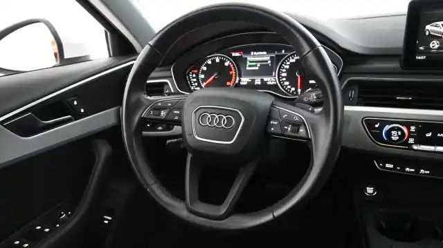 Valkoinen Sedan, Audi A4 – KTH-366