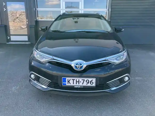 Musta Tila-auto, Toyota Auris – KTH-796
