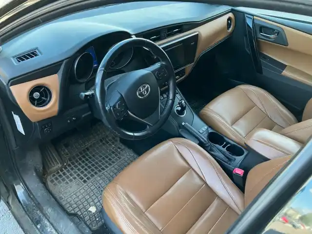 Musta Tila-auto, Toyota Auris – KTH-796