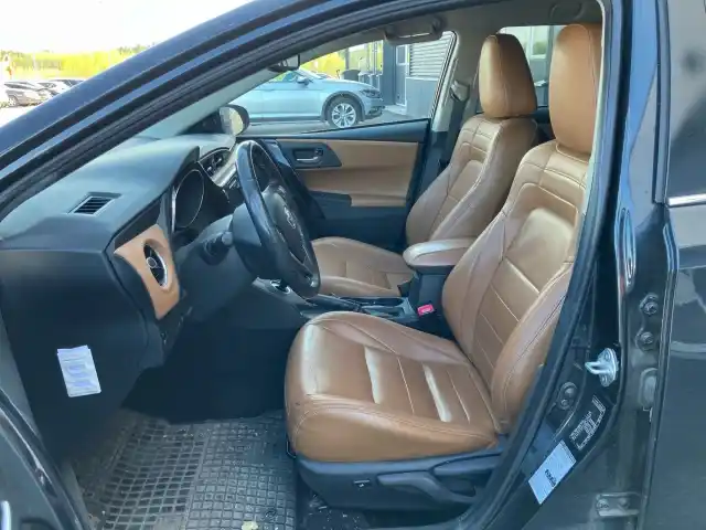 Musta Tila-auto, Toyota Auris – KTH-796