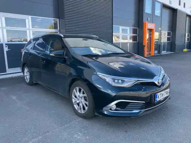 Musta Tila-auto, Toyota Auris – KTH-796