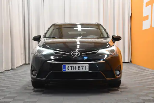 Musta Farmari, Toyota Avensis – KTH-871