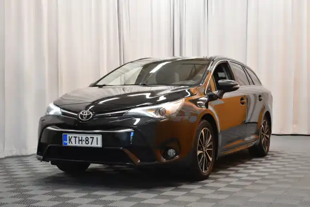 Musta Farmari, Toyota Avensis – KTH-871