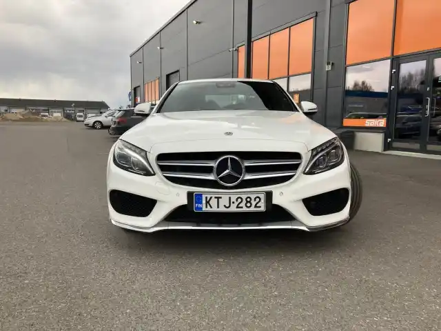 Valkoinen Sedan, Mercedes-Benz C – KTJ-282