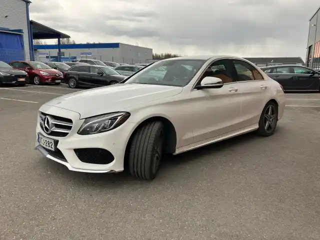 Valkoinen Sedan, Mercedes-Benz C – KTJ-282