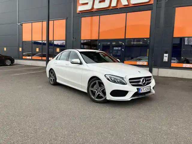 Valkoinen Sedan, Mercedes-Benz C – KTJ-282