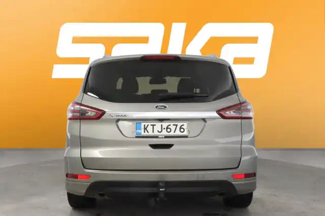 Harmaa Tila-auto, Ford S-Max – KTJ-676