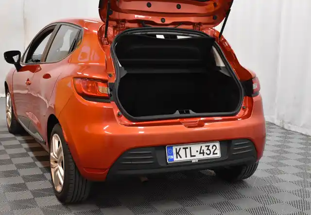 Punainen Viistoperä, Renault Clio – KTL-432