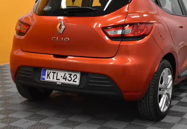 Punainen Viistoperä, Renault Clio – KTL-432