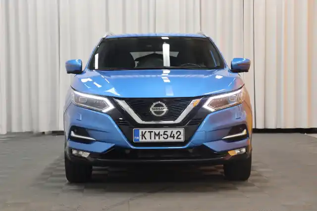 Sininen Maastoauto, Nissan Qashqai – KTM-542