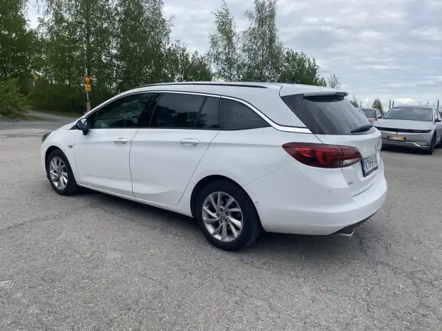 Valkoinen Farmari, Opel Astra – KTM-914