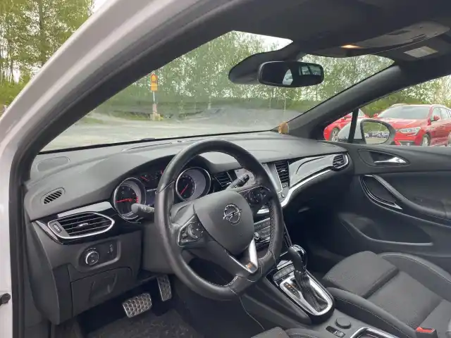 Valkoinen Farmari, Opel Astra – KTM-914