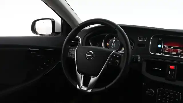 Valkoinen Viistoperä, Volvo V40 – KTM-995