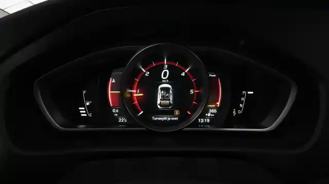 Valkoinen Viistoperä, Volvo V40 – KTM-995