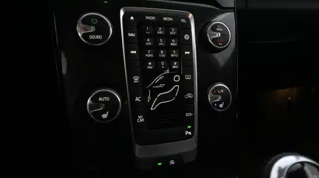 Valkoinen Viistoperä, Volvo V40 – KTM-995
