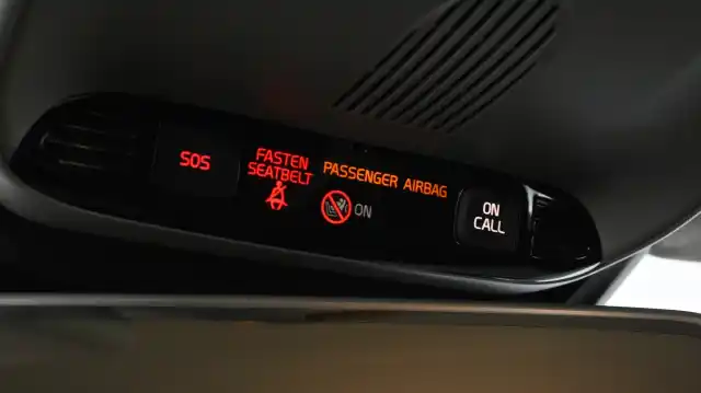 Valkoinen Viistoperä, Volvo V40 – KTM-995