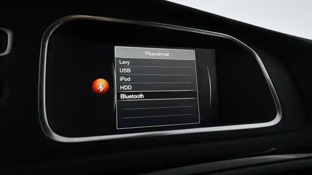 Valkoinen Viistoperä, Volvo V40 – KTM-995