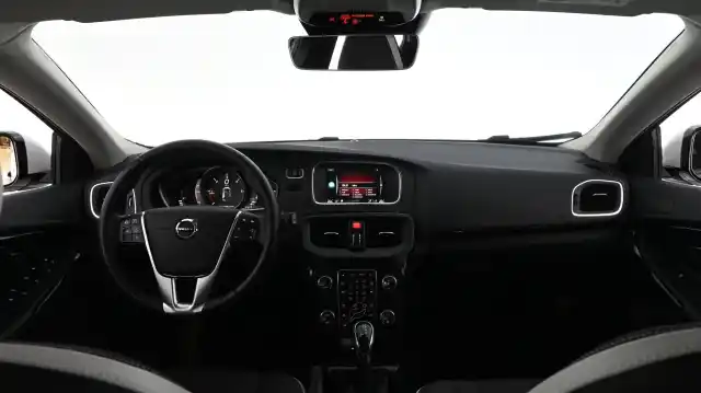 Valkoinen Viistoperä, Volvo V40 – KTM-995