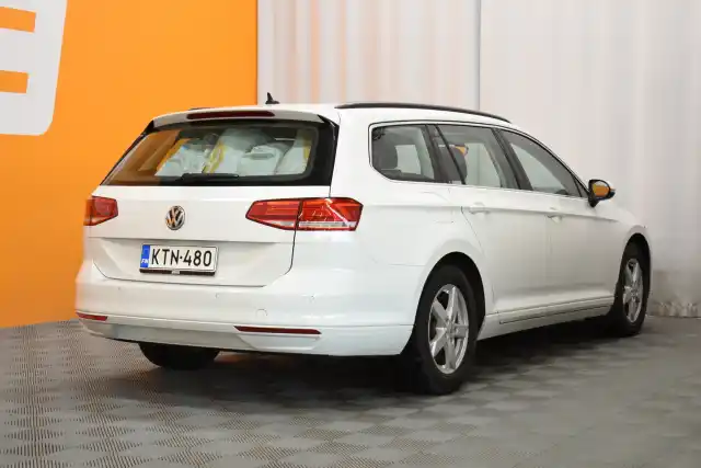 Valkoinen Farmari, Volkswagen Passat – KTN-480