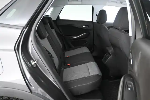 Harmaa Maastoauto, Opel Grandland X – KTP-101