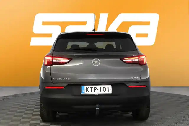 Harmaa Maastoauto, Opel Grandland X – KTP-101