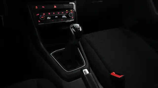Musta Maastoauto, Volkswagen T-Cross – KTR-124