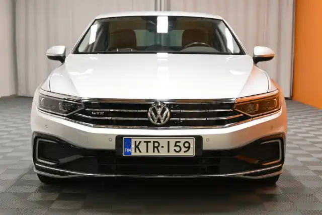 Hopea Sedan, Volkswagen Passat – KTR-159