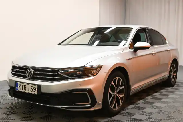 Hopea Sedan, Volkswagen Passat – KTR-159