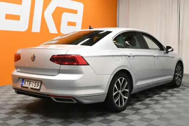 Hopea Sedan, Volkswagen Passat – KTR-159