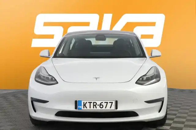 Valkoinen Sedan, Tesla Model 3 – KTR-677