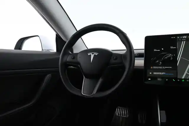 Valkoinen Sedan, Tesla Model 3 – KTR-677