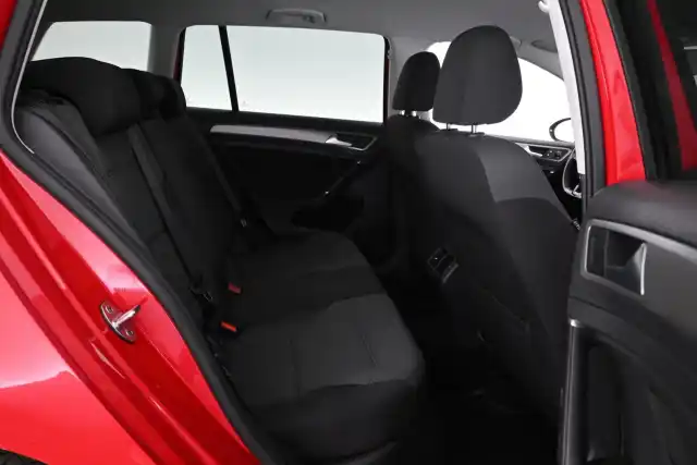 Punainen Farmari, Volkswagen Golf – KTS-873