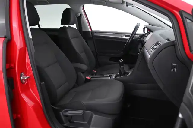 Punainen Farmari, Volkswagen Golf – KTS-873